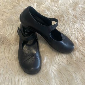 Dansko leather Velcro black round toe slip on clogs nurse business shoes sz 39